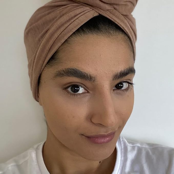 Makeup Revolution Conceal and Define Concealer, Full Coverage & Matte Finish, C7.5 for Medium/Tan Skin Tones, Vegan & Cruelty-Free, 0.7 Fl Oz