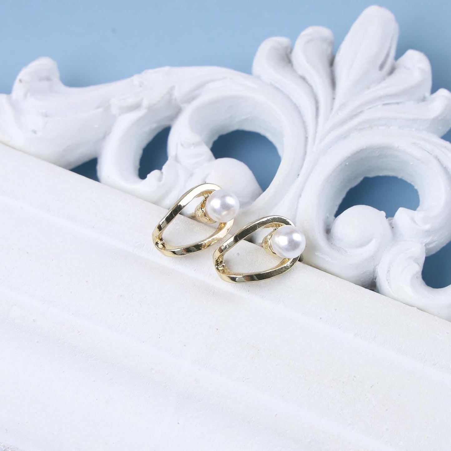 Vintage Pearl Claw Earrings Pearl Claw Stud Earrings Gold Circle Earrings Minimal Pearl Earrings Jewelry for Women