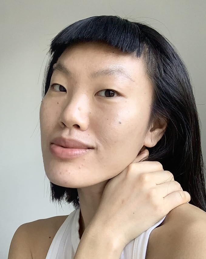 Makeup Revolution Conceal and Define Concealer, Full Coverage & Matte Finish, C5.5 for Fair/Light Skin Tones, Vegan & Cruelty-Free, 0.7 Fl Oz