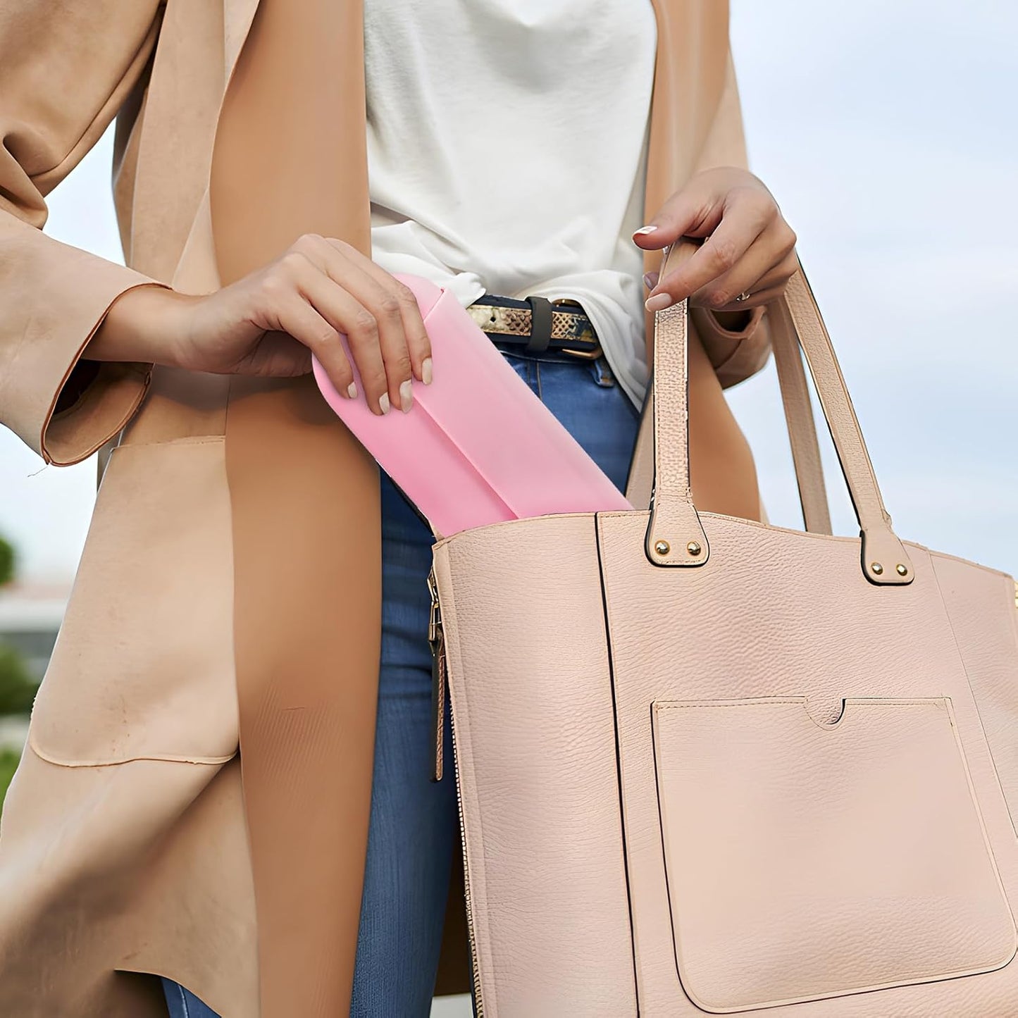 Silicone Makeup Brush Holder Travel Cosmetic Bag:Soft Portable Cosmetic Face Brushes Holder with Upgrade Anti-Fall Out Magnetic Closure, Large Travel Makeup Brush Case - Pink