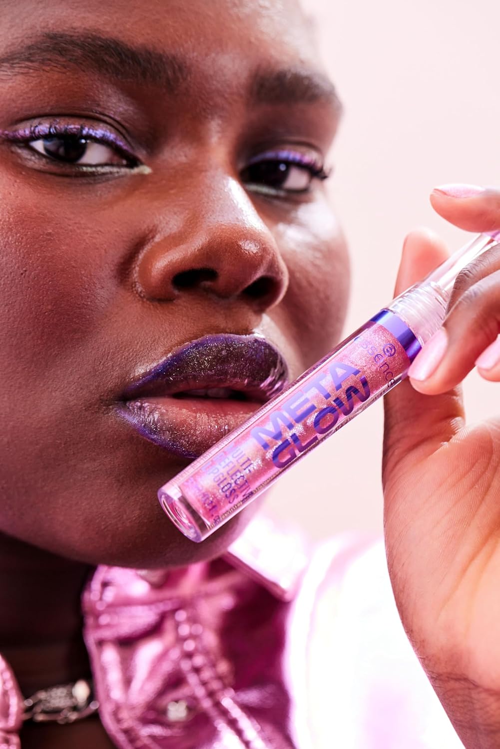 essence | Meta Glow Multi-Reflective Lip Gloss | Iridescent Shimmer, Holographic, Non-Sticky & Comfortable | Vegan & Cruelty Free (02 | Digital Pink)