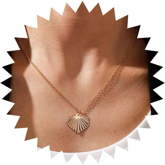 Boho Heart Pendant Necklace Gold Heart Necklace Vintage Heart Love Pendant Necklace Textured Heart Chain Necklace Minimalist Heart Charm Necklace Jewelry for Women and Girls