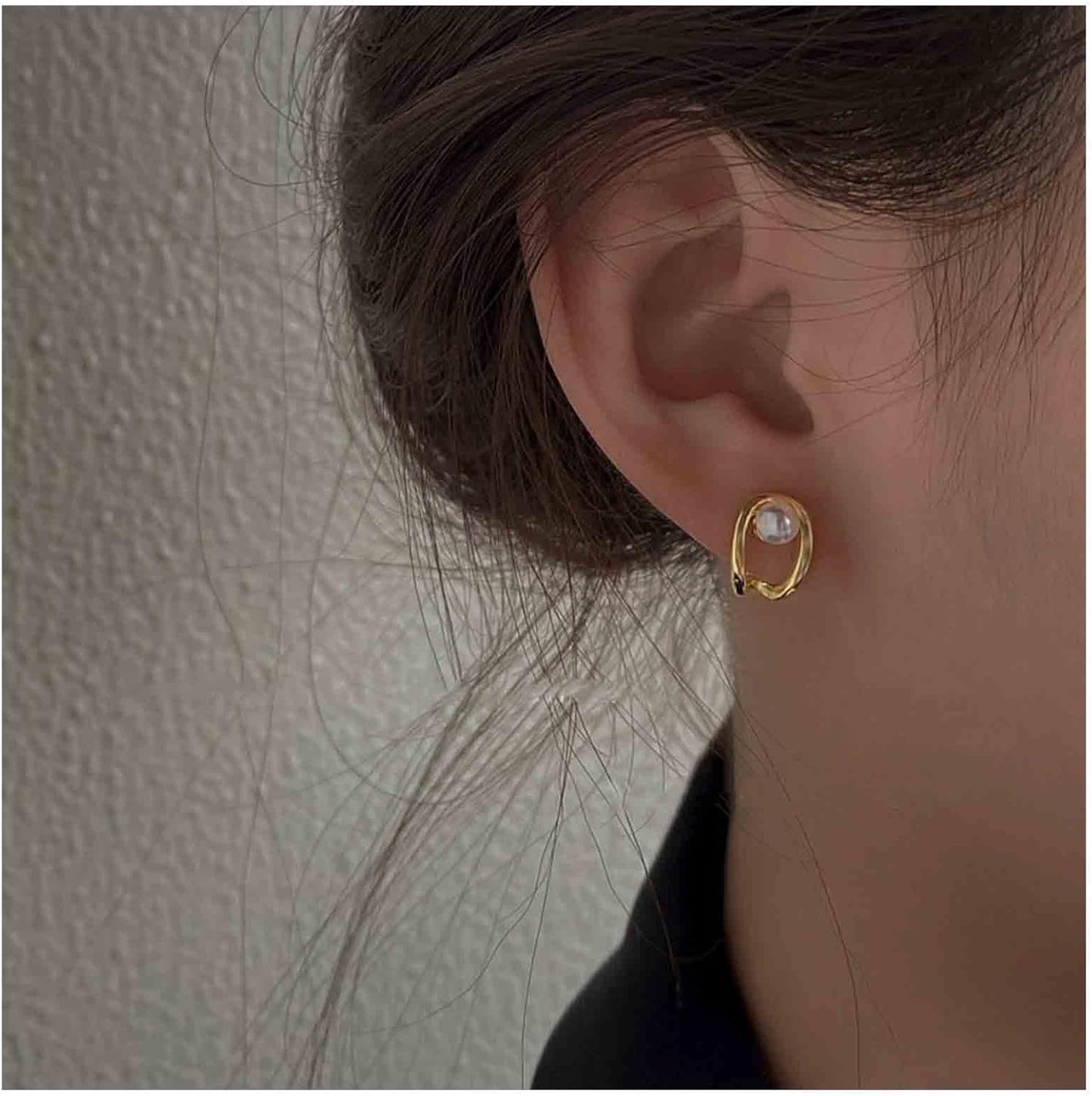 Vintage Pearl Claw Earrings Pearl Claw Stud Earrings Gold Circle Earrings Minimal Pearl Earrings Jewelry for Women