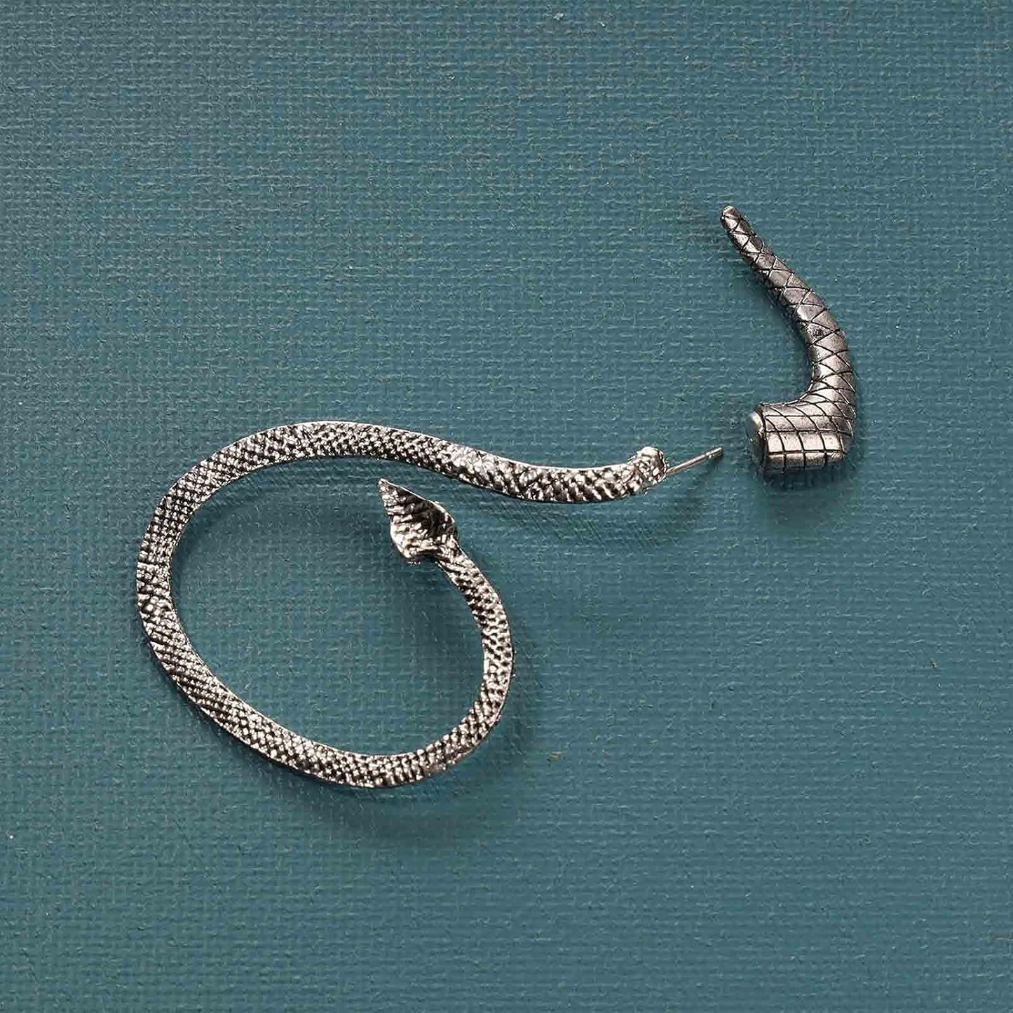 Punk Snake Cuff Earrings Silver Snake Ear Climber Earrings Cartilage Ear Crawler Earrings Gothic Serpent Clip on Wrap Earrings Jewelry for Women