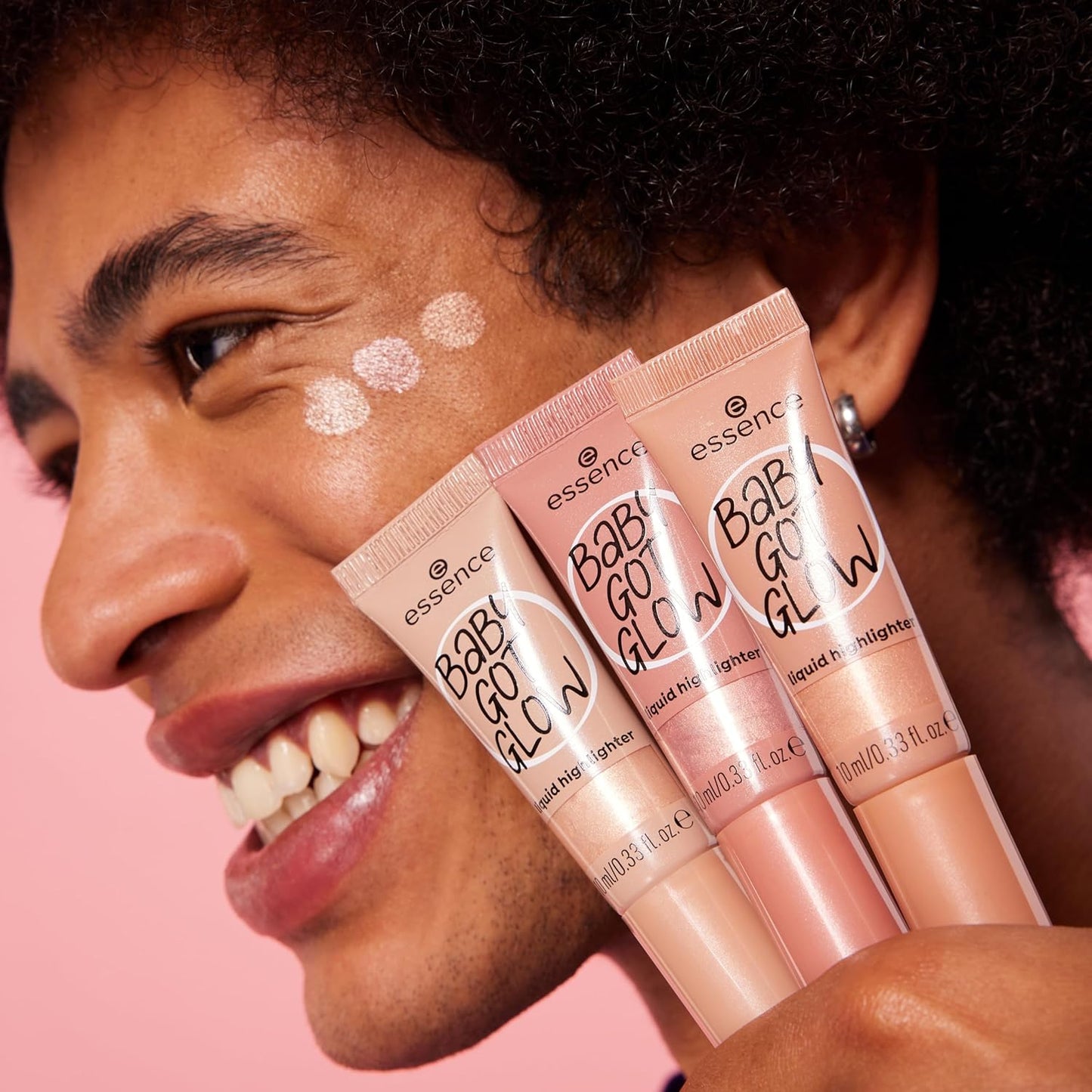 Essence Baby Got Glow Liquid Hightligther, Color 10 Sassy in Silk - 1 unit. Made in italy