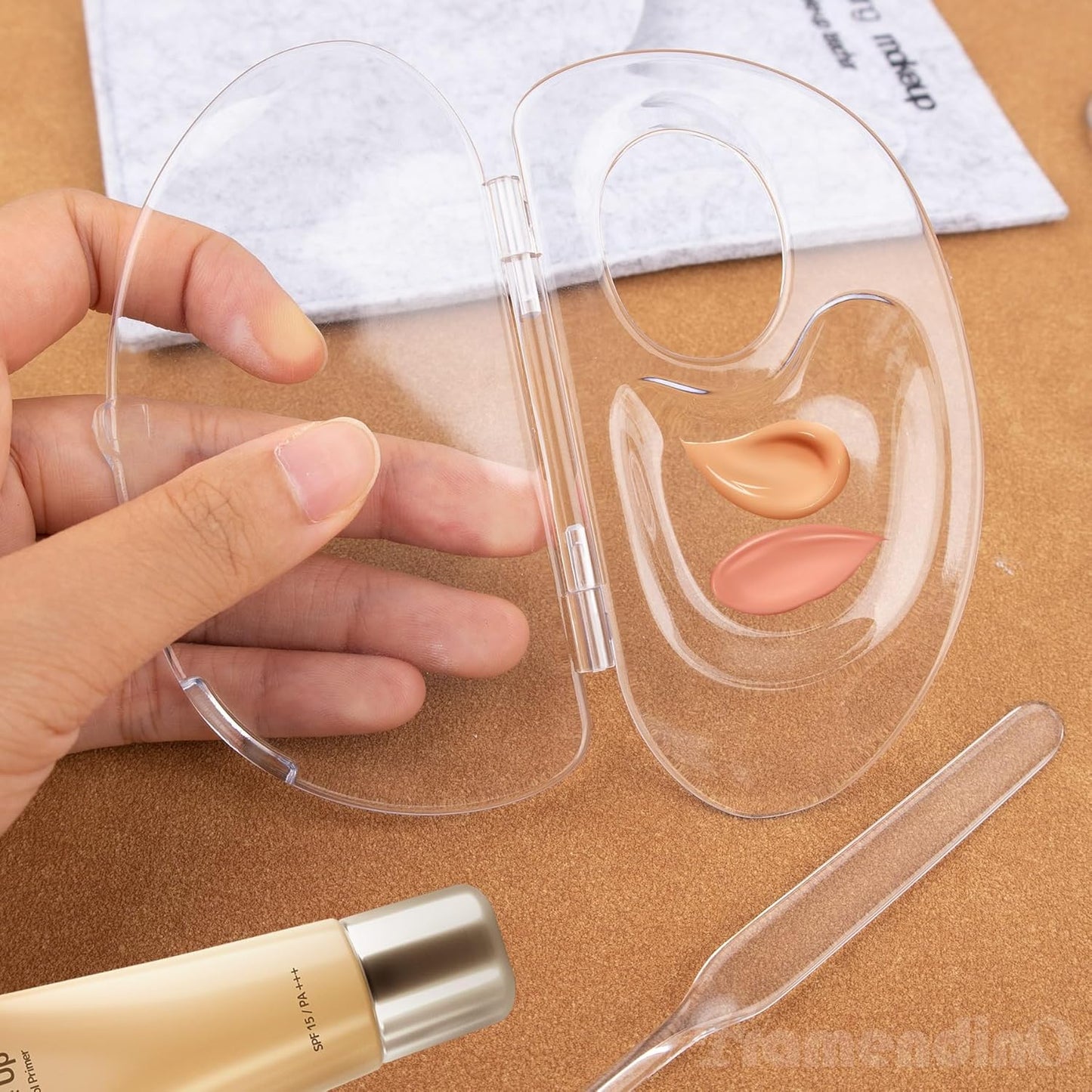 Framendino, 2 Set 3 in 1 Handheld Makeup Mixing Palette, Acrylic Transparent Mixing Foundation Tray with Foundation Spatula for Makeup Artist and Beginner