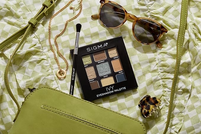 Sigma Beauty E38 Diffused Crease Brush - Blending Brush For Corner Eyelids - Eyeshadow Application and Fluffy Blending Brush - Apply Pigment and Blend Harsh Lines